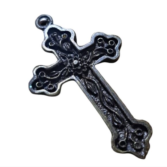 New! Gothic Scroll Cross Pendant - Picture 1 of 5